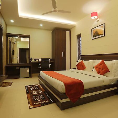 Hotel Premiere Villa Varanasi Ngoại thất bức ảnh
